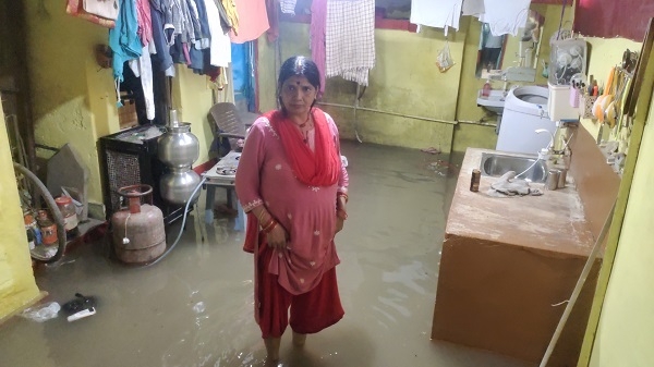 मूसलाधार बारिश से गांव व शहर के अनेक क्षेत्र हुये जलमग्न, जंगल की नदियां उफान पर