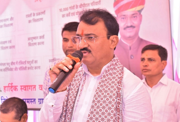 उपमुख्यमंत्री डॉ. प्रेमचन्द ने किया पंडित दीनदयाल उपाध्याय अंत्योदय संबल पखवाड़ा शिविर का अवलोकन