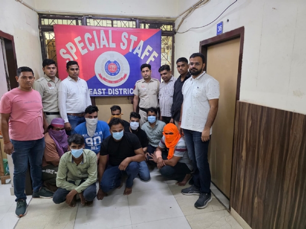 फर्जी पुलिस गैंग के आरोपितों की फोटो