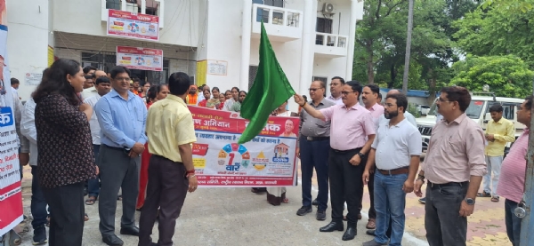 विशेष संचारी रोग नियंत्रण अभियान को हरी झंडी दिखाते सीएमओ