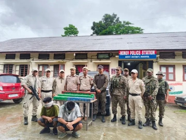 मणिपुर में गिरफ्तार उग्रवादी की तस्वीर।
