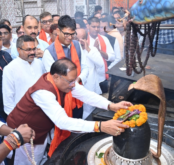 सत्यनारायण बाबा धाम कोसमनारा पहुंचे मुख्यमंत्री विष्‍णुदेव साय