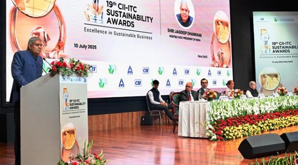 उपराष्ट्रपति जगदीप धनखड़ गुरुवार को भारत मंडपम में सीआईआई-आईटीसी सस्टेनेबिलिटी अवार्ड्स के 19वें संस्करण में