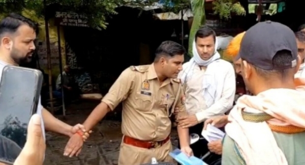 एन्टी करप्शन टीम की गिरफ्त में दरोगा