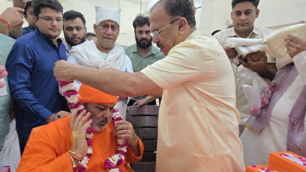 गुरु पूर्णिमा उत्सव श्री गोविंद देव जी मंदिर में श्रद्धा और भक्ति के साथ संपन्न
