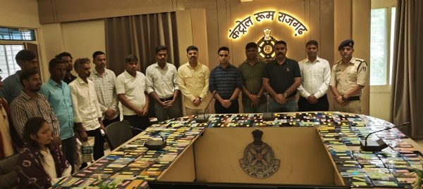 51 लाख रुपए कीमती 303 मोबाइल लौटाए, चेहरे पर लौटी मुस्कान