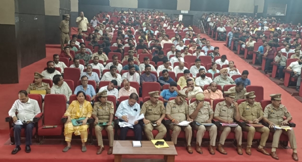 पंचायत भवन सभागार में जिलाधिकारी अनुज सिंह की अध्यक्षता में कांवड़ यात्रा से सम्बन्धित जत्थेदार, कैंप संचालक और भंडारा आयोजकों के साथ बैठक संपन्न