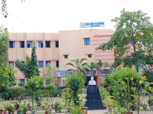 बाबू छोटेलाल श्रीवास्तव शासकीय स्नातकोत्तर महाविद्यालय धमतरी।