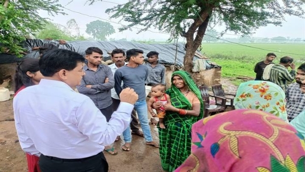 विस्थापित परिवारों को विस्थापित स्थल पर सभी मूलभूत सुविधाएं उपलब्ध