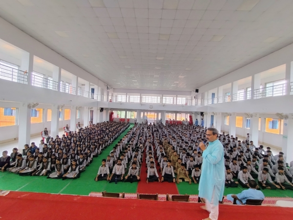 संबोधित करते शिक्षक