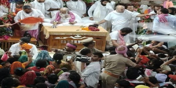 गुरु पूर्णिमा पर्व : स्वामी अड़गड़ानंद महाराज के दर्शन को उमड़ा भक्तों का सैलाब
