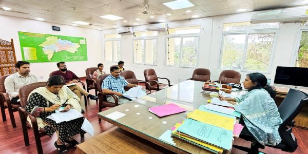 समय पर राशन का उठाव और उसका वितरण करें सुनिश्चित : उपायुक्त