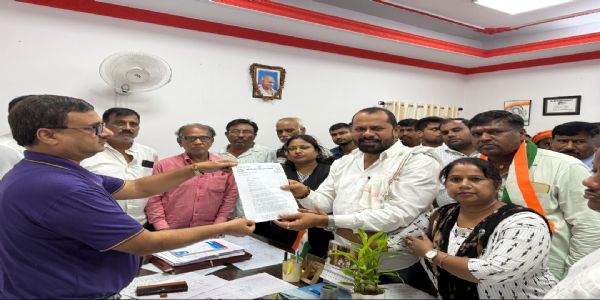 पार्किंग शुल्क बढ़ोतरी के खिलाफ कांग्रेस ने किया प्रदर्शन