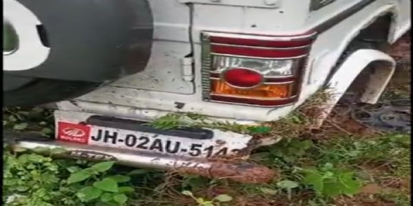 सड़क दुर्घटना में तीन की मौत