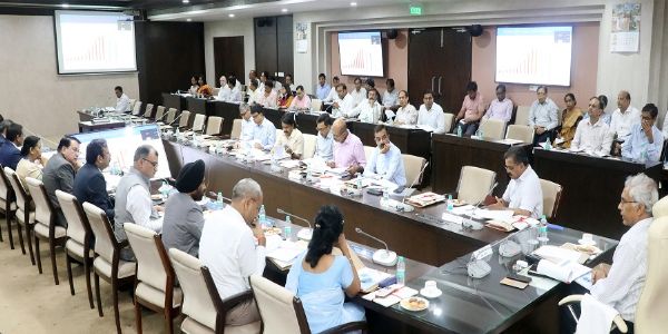 पीएम स्वनिधि योजना के लंबित प्रकरणों का प्राथमिकता से करें निराकरण : मुख्य सचिव