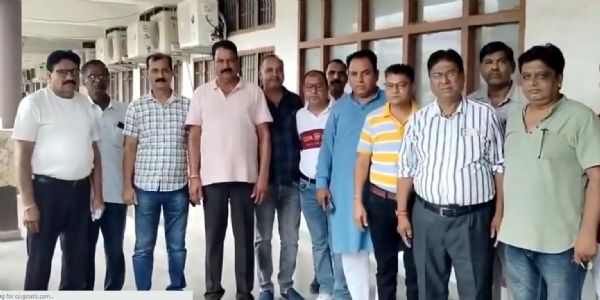 समाधान शिविर में पहुंचे प्रोपर्टी डीलर, रजिस्ट्री समस्याओं को उठाया