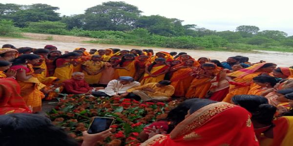 गुरु पूर्णिमा पर सिद्धेश्वर मंदिर से निकाला गया कलश यात्रा