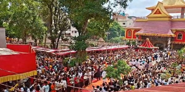अघोरपीठ क्रीं कुंड में उमड़ा श्रद्धालुओं का सैलाब,पूरा अघोरपीठ 