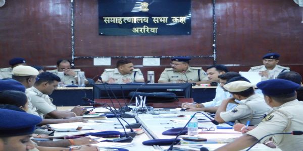 एसपी ने पुलिस अधिकारियों के साथ की मासिक अपराध गोष्ठी