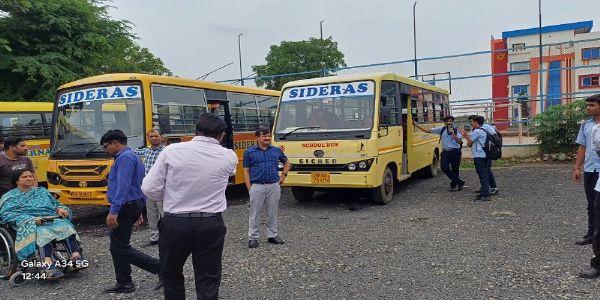 इंदौरः आरटीओ ने वाहनों की जांच कर वसूला 1.30 लाख रुपये जुर्माना, बेतरतीब खड़ी 3 बसें जब्त