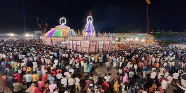धूनी वाले दादाजी धाम में गुरु पूर्णिमा पर लगा भक्तों का तांता, पौने दो लाख लोगों ने किए दर्शन