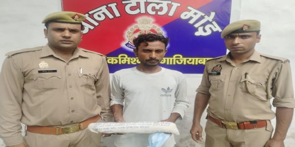 पत्नी की छूरा मारकर हत्या करने वाला शक्की पति गिरफ्तार