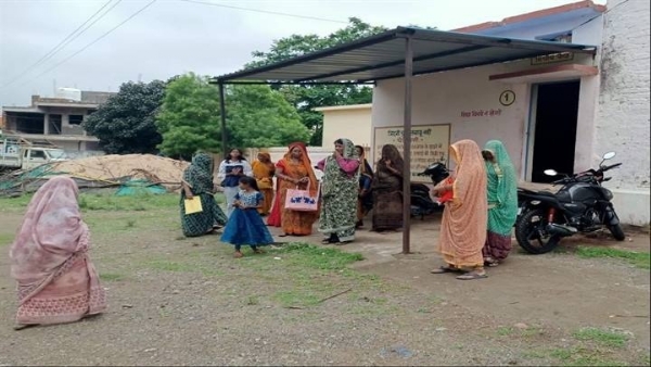 इंदौरः अव्यवस्था और अनियमितता मिलने पर उचित मूल्य दुकान निलंबित