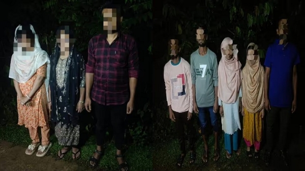 बांग्लादेश वापस भेजे गए बांग्लादेशी और रोहिंग्या की तस्वीर।