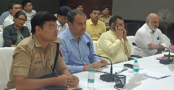 पंचायत भवन सभागार में जिलाधिकारी अनुज सिंह की अध्यक्षता में कांवड़ यात्रा से सम्बन्धित जत्थेदार, कैंप संचालक और भंडारा आयोजकों के साथ बैठक संपन्न