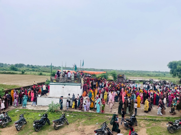 गुरुपूर्णिमा पर मेवाडा गांव के पीर का मजार पर लगा