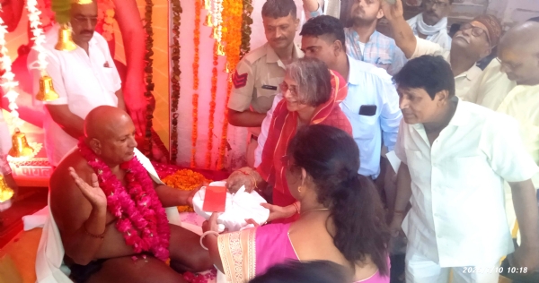गुरू पूर्णिमा : महंत सुखदेवानंद एवं पागल बाबा का किया सम्मान