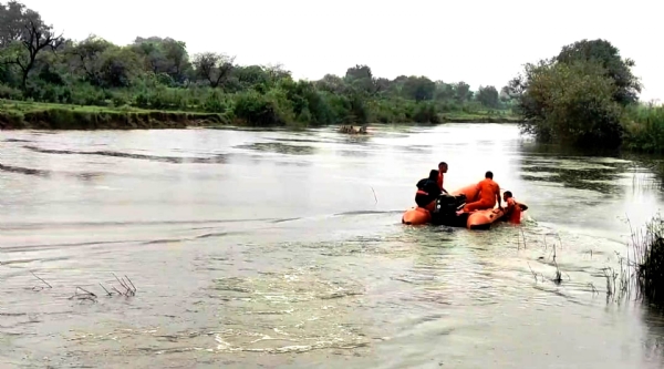 पार्वती नदी में चार युवक डूबे, तीन को बचाया