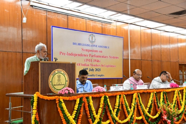 दिल्ली विधानसभा में गुरुवार को ‘1911–1946 के पूर्व-स्वतंत्रता भारत की संसदीय प्रणालियां और स्वतंत्रता संग्राम में भारतीय प्रतिनिधियों की भूमिका’ विषय पर संगोष्ठी  को संबोधत करते