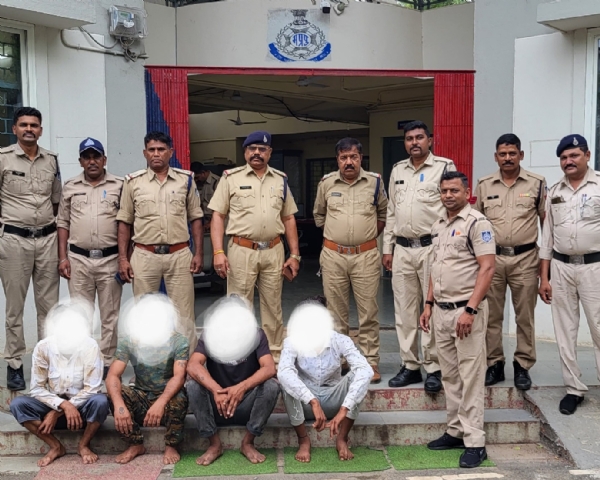 पेटलावद पुलिस द्वारा पकड़े आरोपित