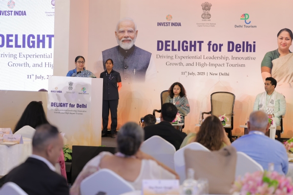 दिल्ली के पर्यटन विभाग द्वारा आयोजित ‘डिलाइट फॉर दिल्ली’ समिट संबोधित करती मुख्यमत्री रेखा गुप्ता