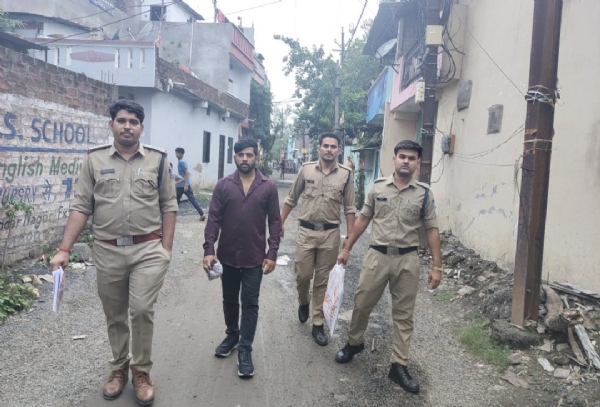 करने वाली महिला सहित दो आरोपित गिरफ्तार