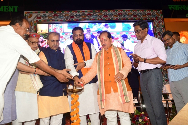 मेगा स्वास्थ्य जांच शिविर का उद्घाटन करते उपमुख्यमंत्री सम्राट चौधरी और स्वास्थ्य मंत्री मंगल पांडेय