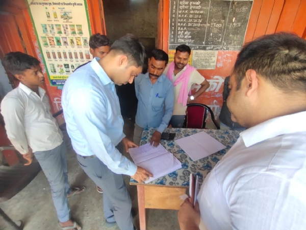 निरीक्षण करते सीडीओ अभिषेक कुमार