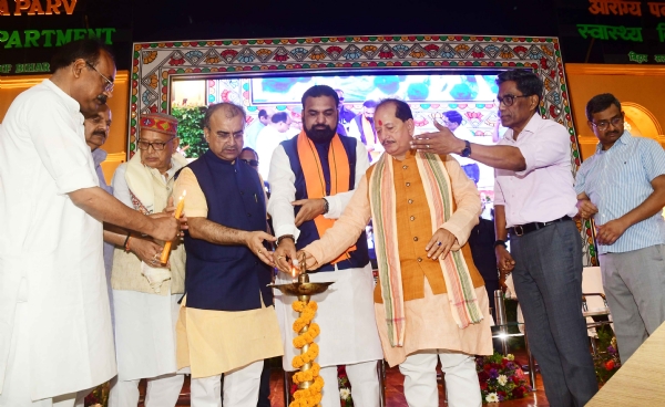 मेगा स्वास्थ्य जांच शिविर का उद्घाटन करते उपमुख्यमंत्री सम्राट चौधरी और स्वास्थ्य मंत्री मंगल पांडेय