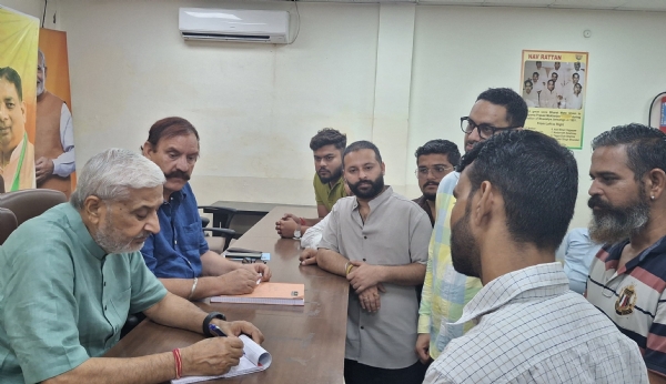 शाम लाल शर्मा ने भाजपा मुख्यालय में जनता दरबार लगाया