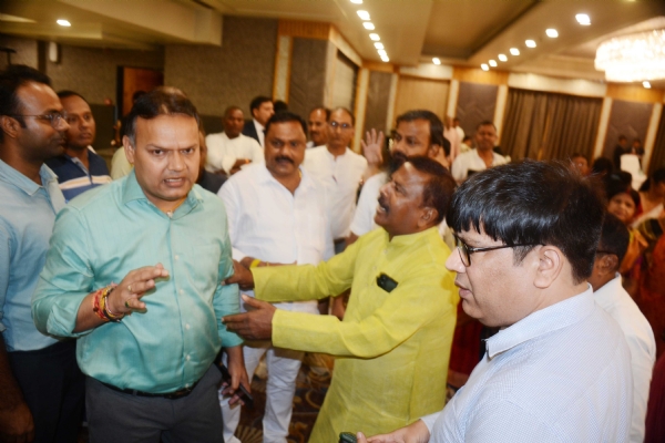 पटना नगर निगम बोर्ड की बैठक  के दौरान हंगामा