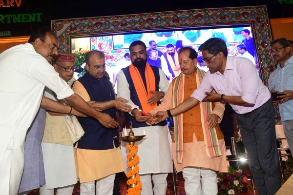 मेगा स्वास्थ्य जांच शिविर का उद्घाटन करते उपमुख्यमंत्री सम्राट चौधरी और स्वास्थ्य मंत्री मंगल पांडेय