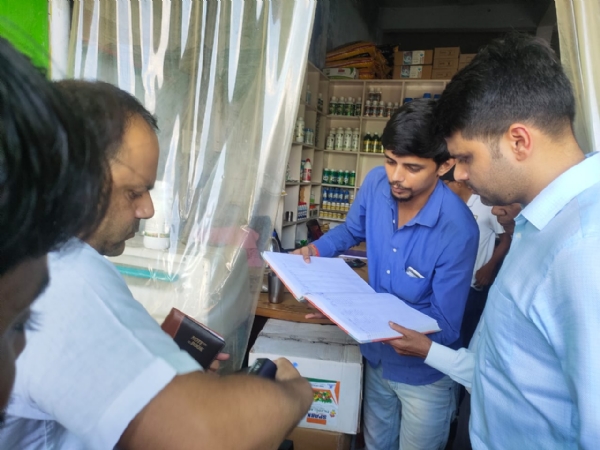 निरीक्षण करते सीडीओ अभिषेक कुमार