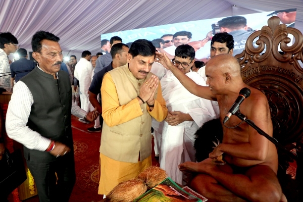 केसरबाग क्षेत्र में एक बगिया माँ के नाम नगर वन निर्माण का भूमिपूजन एवं पौधारोपण कार्यक्रम