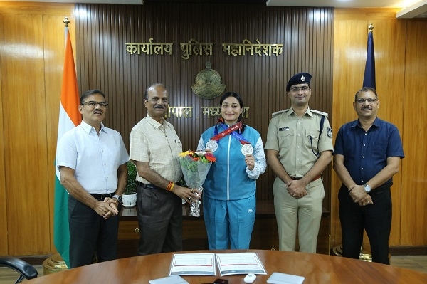 अमेरिका में वर्ल्ड पुलिस एंड फायर गेम्स 2025 में दो रजत पदक  जीतने वाली रीना गुर्जर का डीजीपी ने किया सम्‍मान
