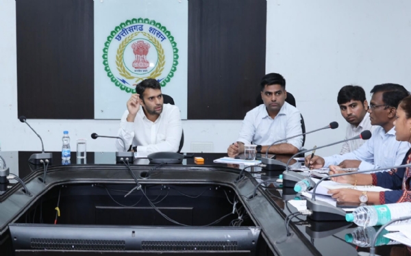 कलेक्टर ने ली समीक्षा बैठक