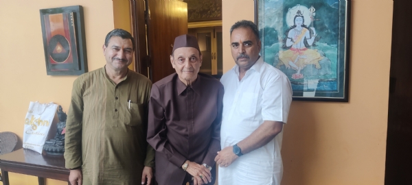 वैष्णो देवी रोपवे मार्ग पर पुनर्विचार की मांग, कटरा प्रतिनिधिमंडल ने डॉ. करण सिंह को सौंपा ज्ञापन