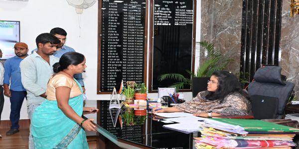 उपायुक्त ने सुनी लोगों की समस्याएं