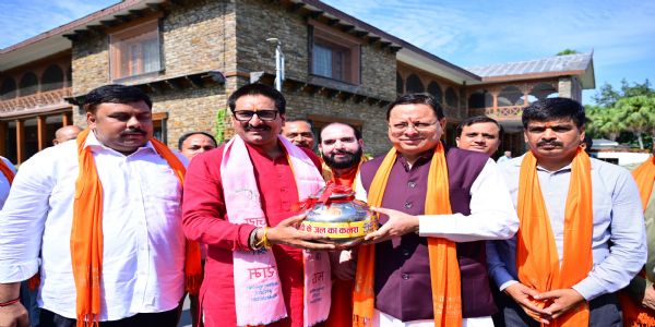 मुख्यमंत्री ने कुशीनगर के लिए कलश यात्रा रवाना की