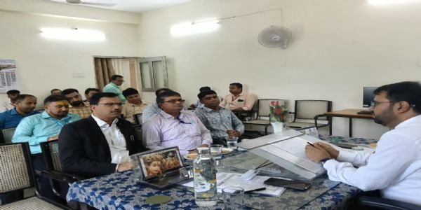 राष्ट्रीय लोक अदालत को लेकर बैंक पदाधिकारी के साथ हुई बैठक